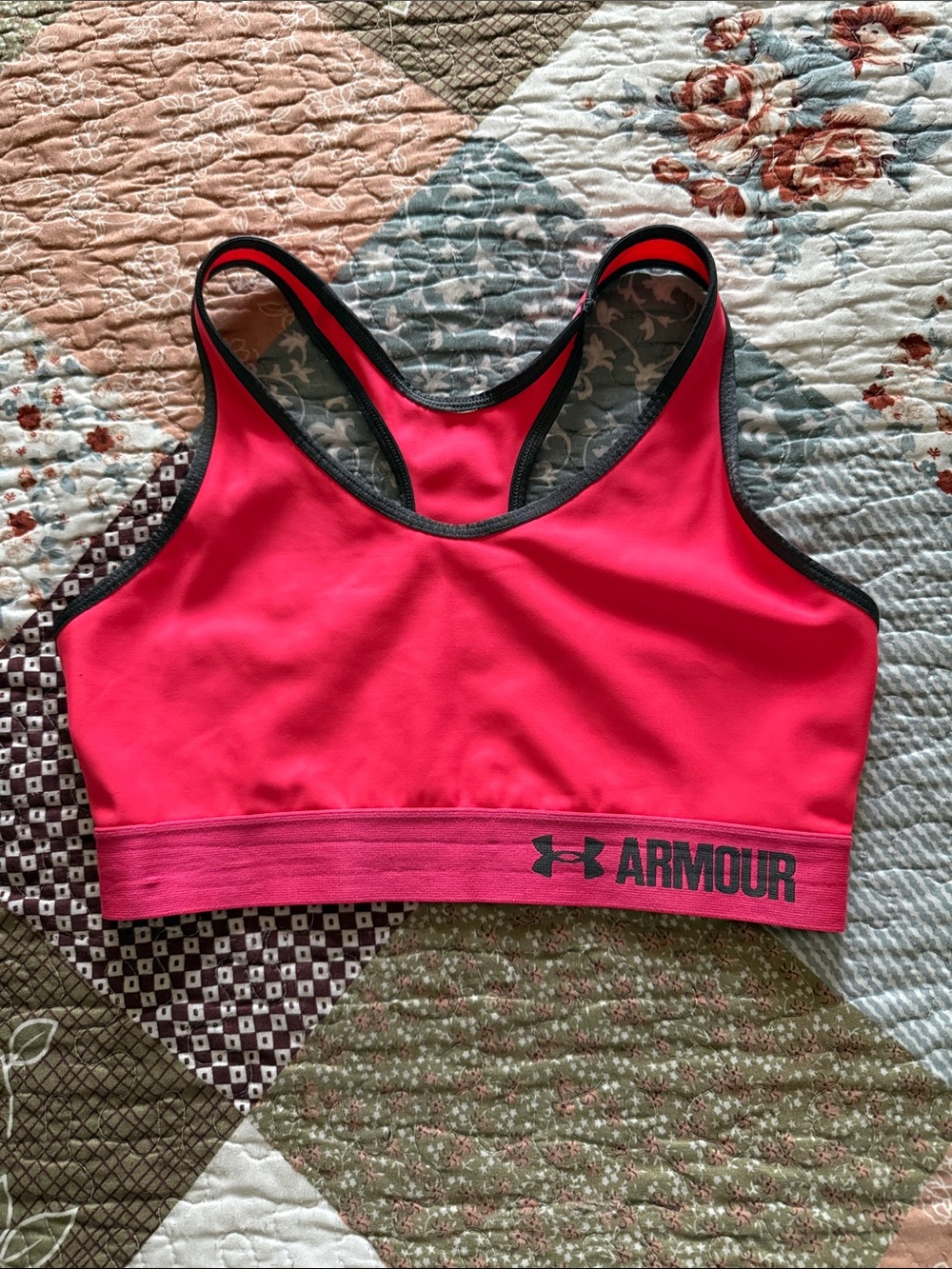 Under Armour Women’s Pink Sports Bra - Medium Support size medium